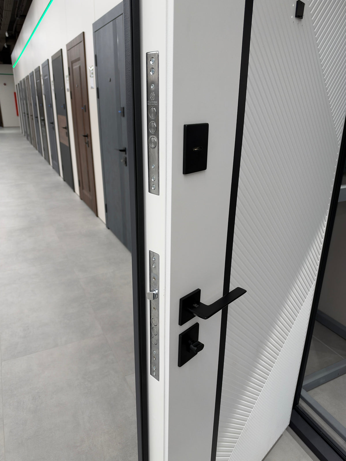 Ușă Exterior Spartan Molding Negru/Alb